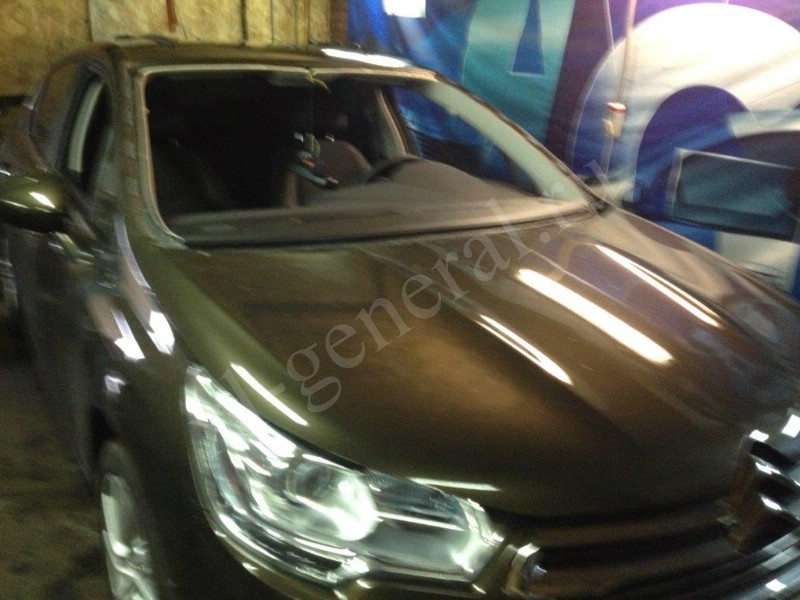Установка лобового стекла Citroen C4 2011 Установка лобового стекла Citroen C4 2011