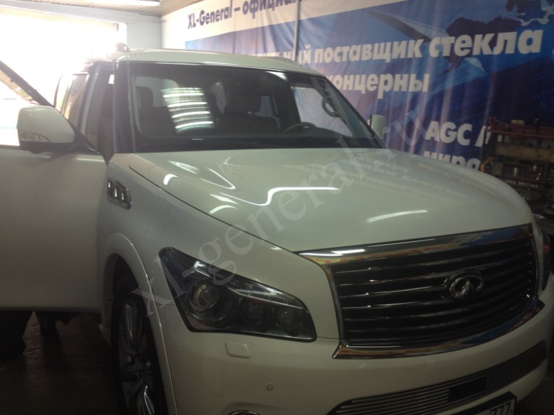 Установка лобового стекла Infiniti-QX56 2010 Установка лобового стекла Infiniti-QX56 2010