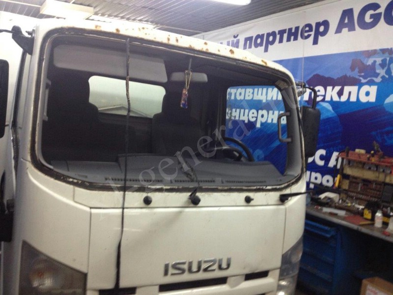 Установка лобового стекла Isuzu-700PNLPNLR 2006 Установка лобового стекла Isuzu-700PNLPNLR 2006
