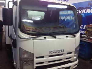 Установка автостекла на Isuzu