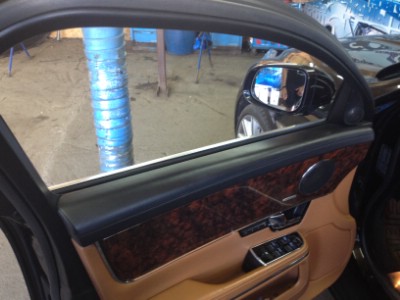 Установка лобового стекла Jaguar XJ Series 2010-