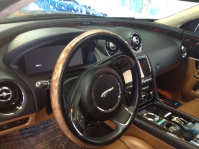Установка лобового стекла Jaguar XJ Series 2010-