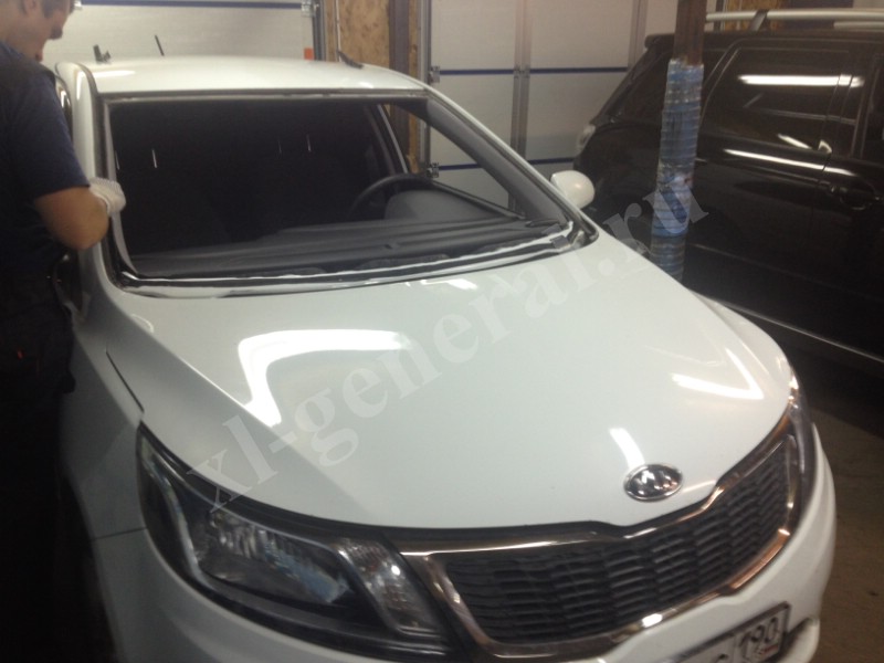 Лобовое стекло KIA RIO 3 10 lobovoe-steklo-daf-105-