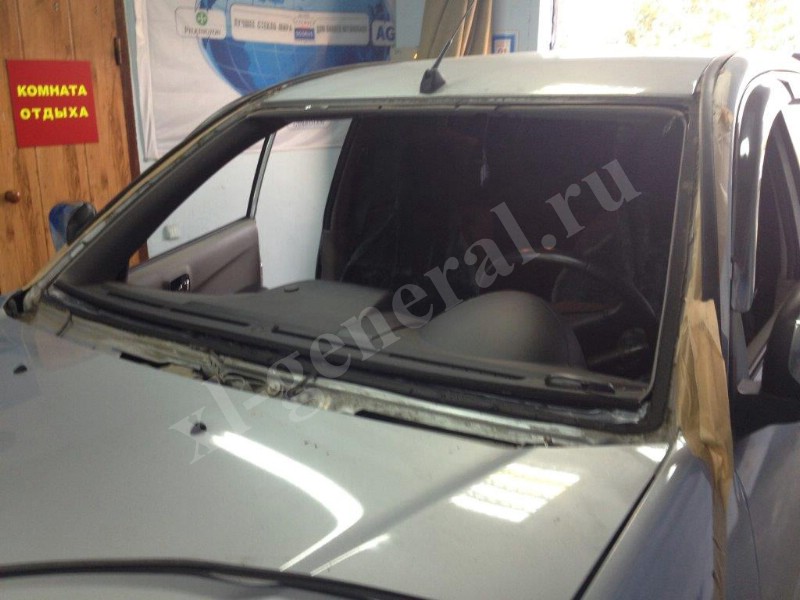 Лобовое стекло на Mitsubishi L200 2006- Лобовое стекло на Mitsubishi L200 2006-