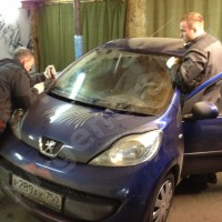 Установка автостекла Peugeot 107