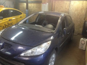 Установка лобового стекла Peugeot 207 2006-