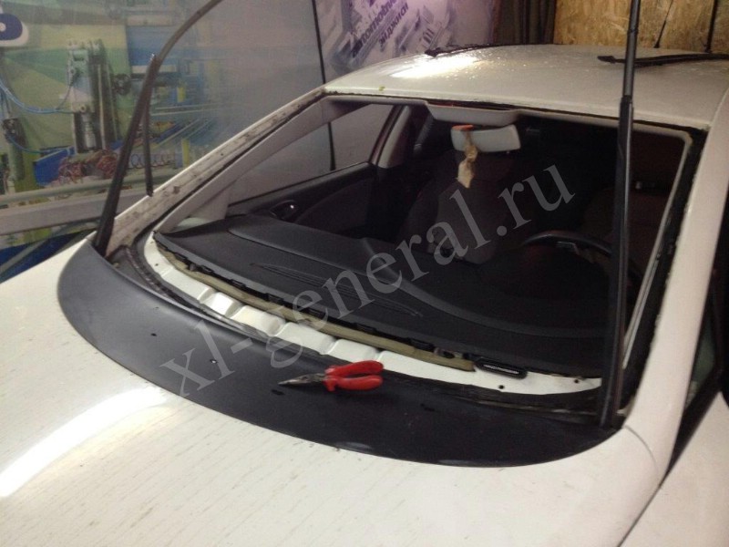 Установка лобового стекла Seat-Leon 2005 Установка лобового стекла Seat-Leon 2005