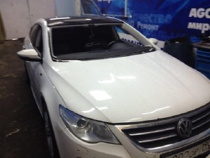 Установка лобового стекла Volkswagen-Passat-CC 2008