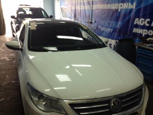 Установка лобового стекла Volkswagen-Passat-CC 2008