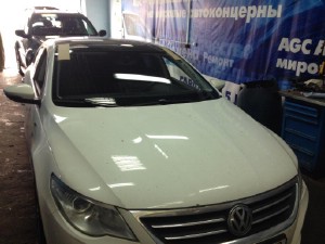 Установка лобового стекла Volkswagen-Passat-CC 2008