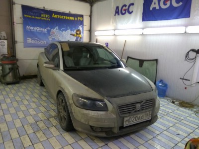 Установка лобового стекла Volvo C30 2003-