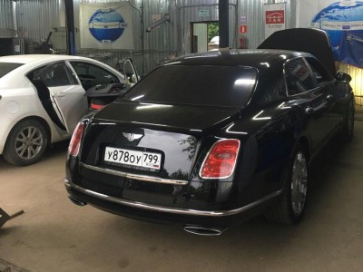 Установка лобового стекла Bentley Mulsanne 4D Sedan 2010-