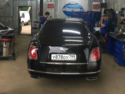 Установка лобового стекла Bentley Mulsanne 4D Sedan 2010-