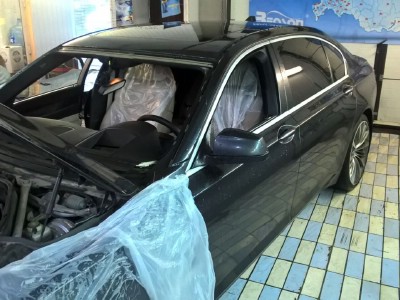 Установка лобового стекла BMW 7 F01 4D SED 2010-2015