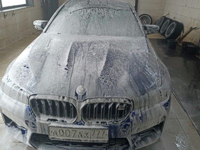 Установка лобового стекла BMW M5 -