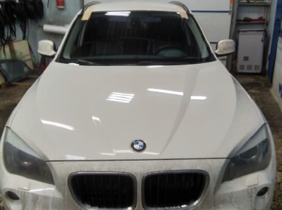 Установка бокового стекла BMW X1 JEEP 2009-