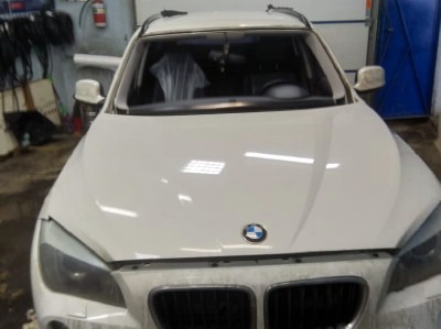 Установка лобового стекла BMW X1 JEEP 2009-