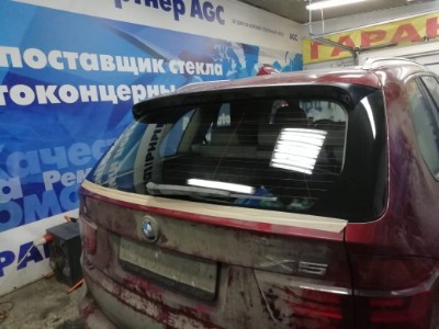 Установка заднего стекла BMW X5 E53 2000-2006