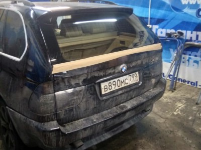 Установка заднего стекла BMW X5 E53 2000-2006