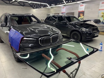 Установка лобового стекла BMW X5 G05 2019-