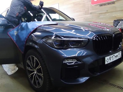 Ремонт скола лобового стекла BMW X5 G05 -