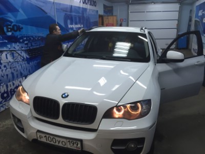 Установка лобового стекла BMW X6 E71 2009-2014