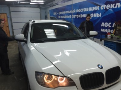 Установка лобового стекла BMW X6 E71 2009-2014