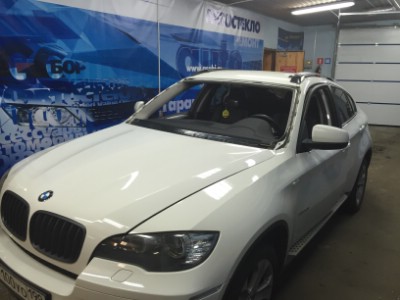 Установка лобового стекла BMW X6 E71 2009-2014