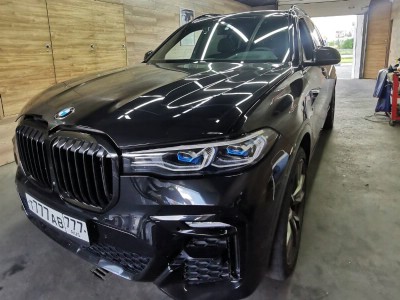 Установка лобового стекла BMW X7 G07 2018-