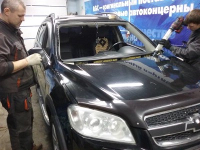 Установка лобового стекла Chevrolet Captiva 2006-