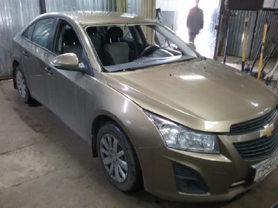 Установка лобового стекла Chevrolet Cruze -