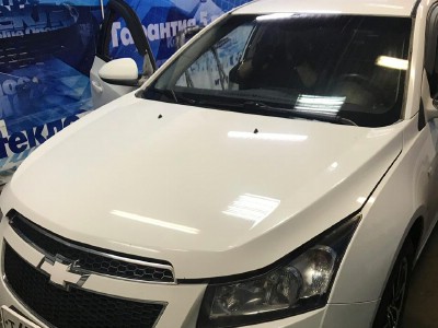 Установка лобового стекла Chevrolet Cruze 5D HB, 4D SED 2009-2015