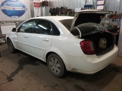 Установка заднего стекла Chevrolet Lacetti 2004-