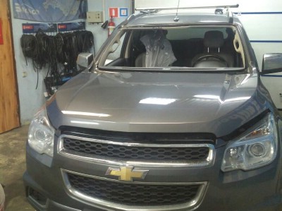 Установка лобового стекла Chevrolet Trailblazers10 Holden Colorado 5D 2012-