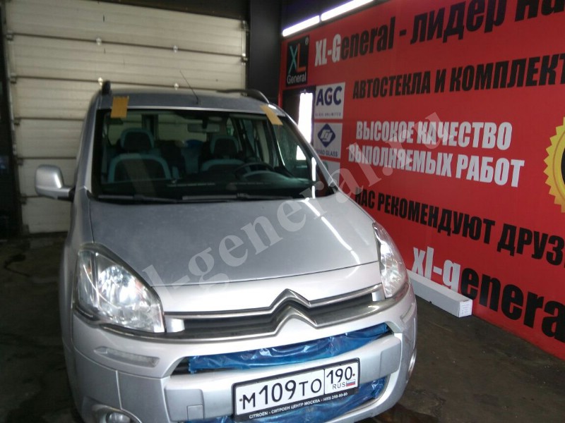 Лобовое стекло Citroen Berlingo 2008-