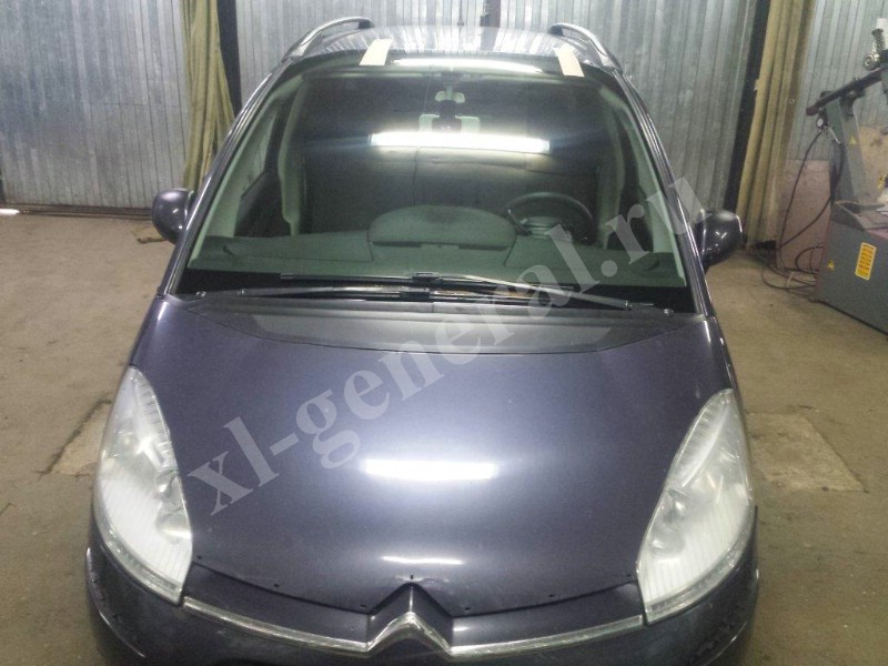 Лобовое стекло Citroen C4 Picasso 2006-