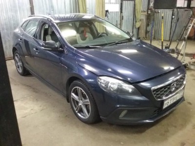 Установка лобового стекла Volvo V40 -