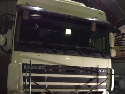 Установка лобового стекла Daf XF105 2006-