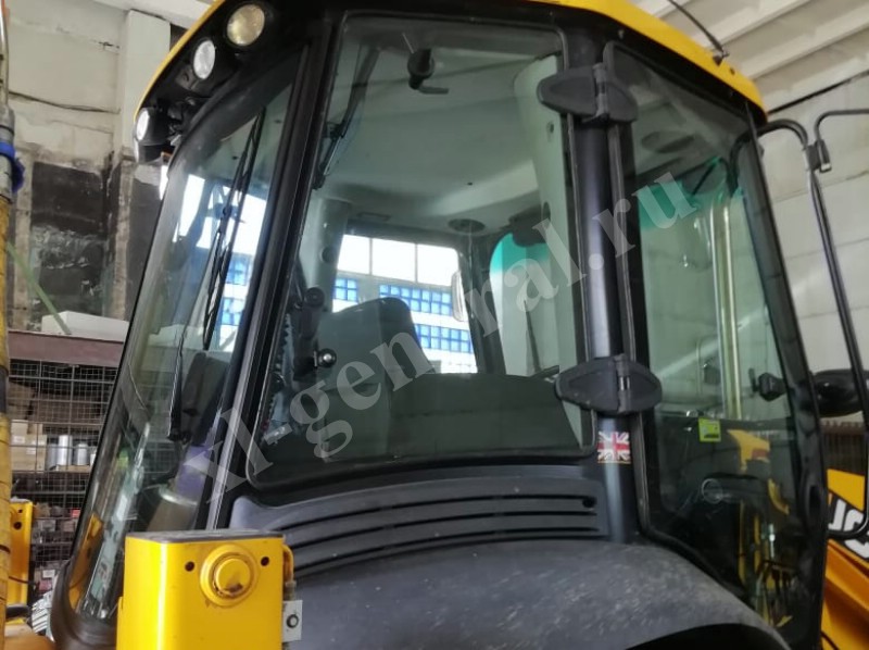 Стекло кабины JCB 3CX -