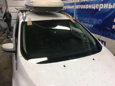 Установка лобового стекла Ford C Max -