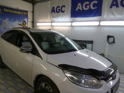 Установка лобового стекла FORD FOCUS III 4D SED, 5D HB 2011-