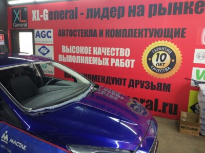 Установка лобового стекла Ford Focus III -