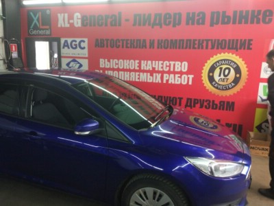 Установка лобового стекла Ford Focus III -