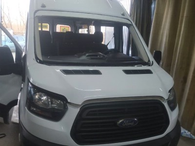 Установка лобового стекла Ford Transit 2014-