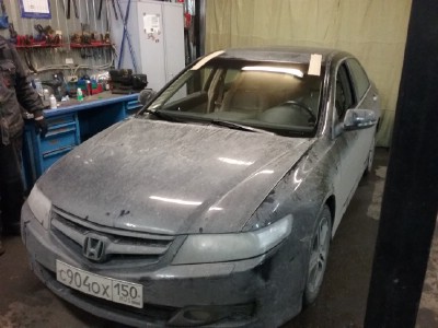 Установка лобового стекла Honda Accord 2002-2008