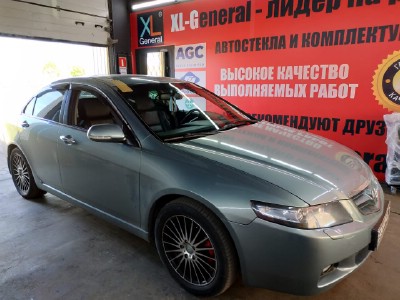 Установка лобового стекла Honda Accord 2006-2008