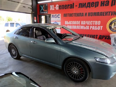 Установка лобового стекла Honda Accord 2006-2008