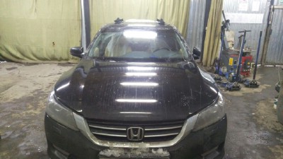 Установка лобового стекла Honda Accord 2013-