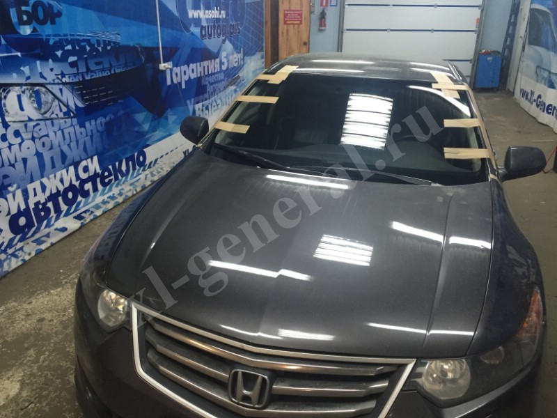 Установка лобового стекла HONDA ACCORD VIII IX 4D SED 2008-2011