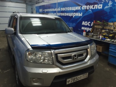 Установка лобового стекла HONDA PILOT 2008-